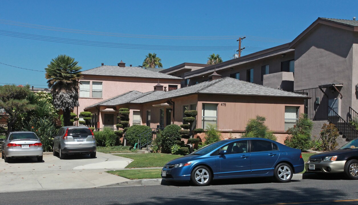 R in Burbank, CA - Building Photo