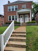7230 W Park Ave, Unit 2nd floor in Richmond Heights, MO - Building Photo