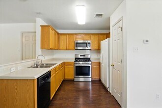 508 Crater Lake Dr in Pflugerville, TX - Building Photo - Building Photo