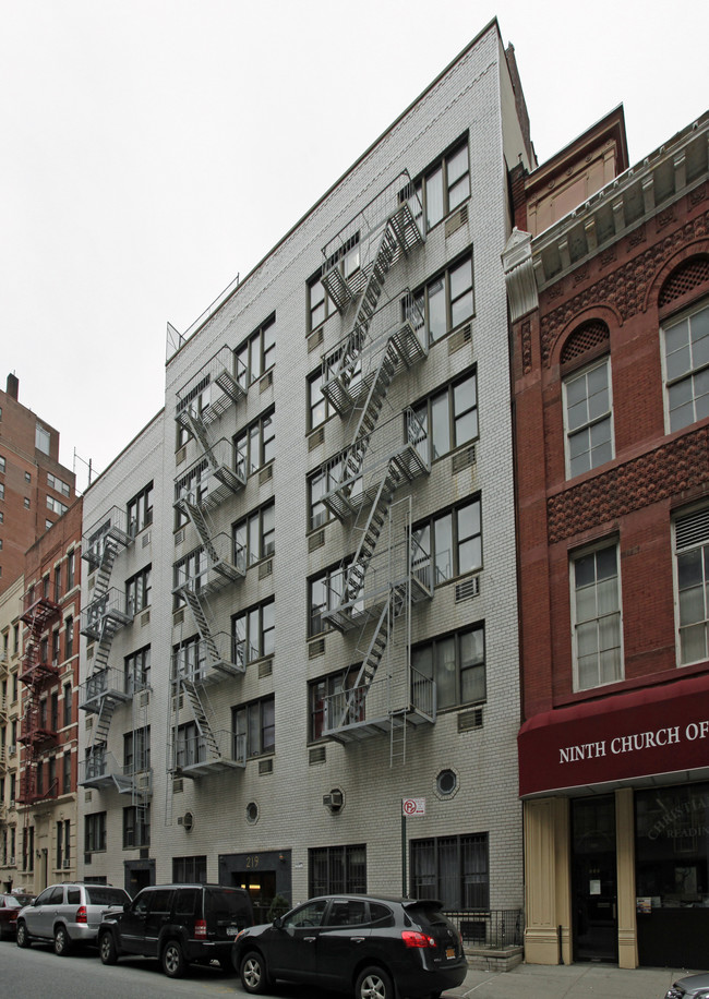 219-221 E 25th St in New York, NY - Foto de edificio - Building Photo