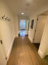 1404 Beacon St, Unit 3CP in Brookline, MA - Foto de edificio - Building Photo