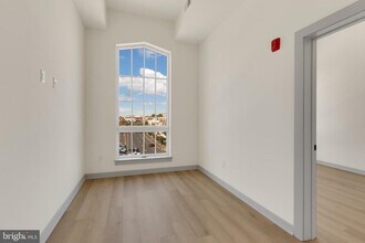 689 N Broad St-Unit -302 in Philadelphia, PA - Building Photo - Building Photo