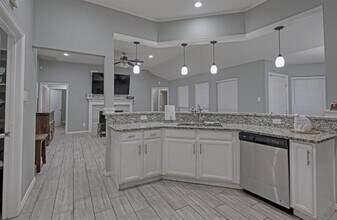 8423 Creekbluff Dr in Dallas, TX - Building Photo - Building Photo
