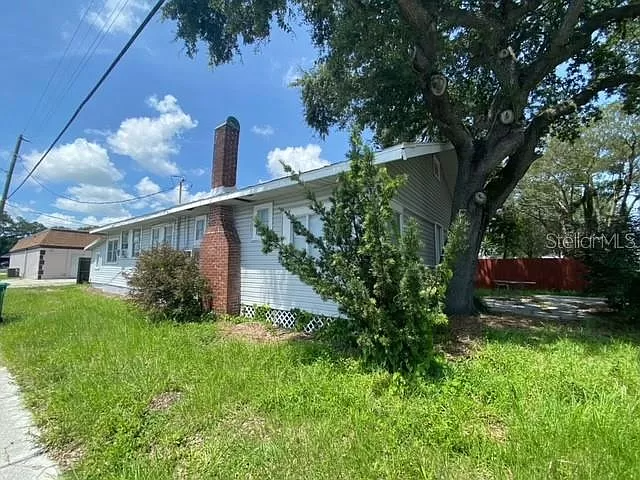 property at 601 8th St W