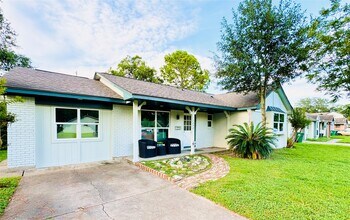 7242 Neff St in Houston, TX - Building Photo - Building Photo