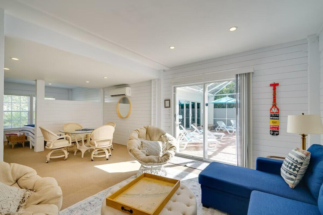 4563 Brainard Bayou Rd in Sanibel, FL - Building Photo