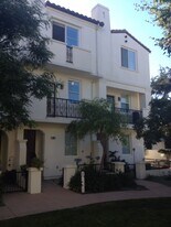 142 Beach Side Ct, Unit Beach Side CT. in Ventura, CA - Building Photo