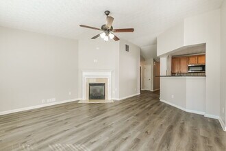 238 Silver Arrow Cir, Unit F-103 in Austell, GA - Foto de edificio - Building Photo