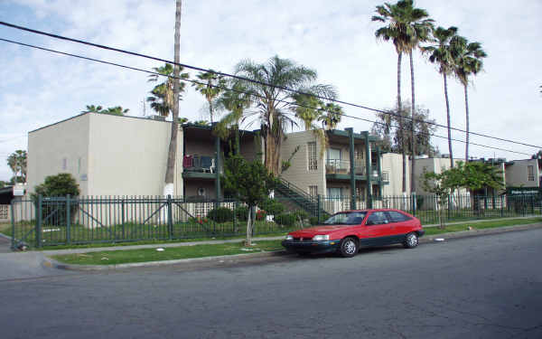 Palm Garden Apartments in Fresno, CA - Building Photo - Building Photo