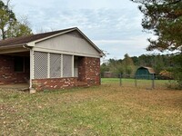 24722 N James Madison Hwy in New Canton, VA - Foto de edificio - Building Photo