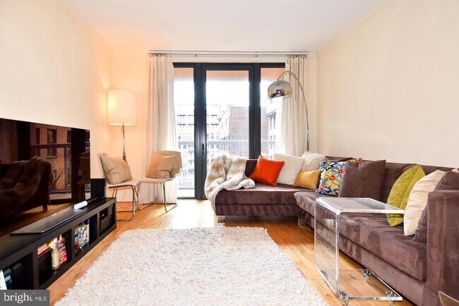 property at 616 E St NW