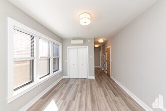 3939 N Janssen, Unit 2e in Chicago, IL - Foto de edificio - Building Photo