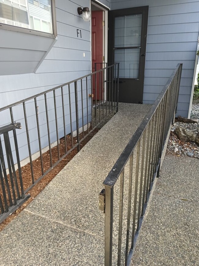 31080 State Rte 20 in Oak Harbor, WA - Building Photo - Building Photo