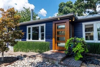 4231 Merrell Rd in Dallas, TX - Building Photo - Building Photo