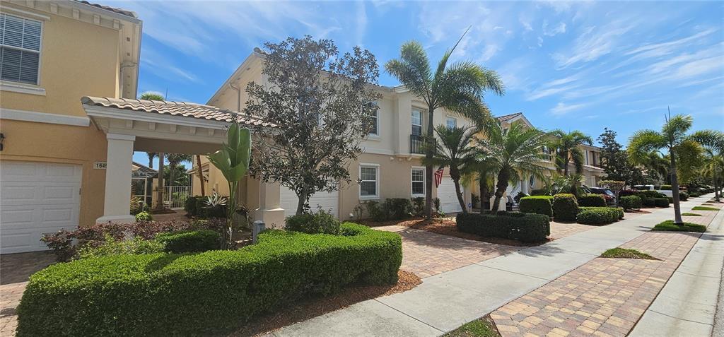1655 Burgos Dr in Sarasota, FL - Building Photo