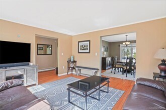 102 Clinton St in White Plains, NY - Building Photo - Building Photo