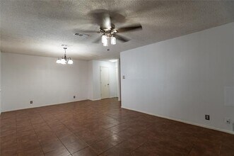 3327 Fallmeadow St in Denton, TX - Building Photo - Building Photo