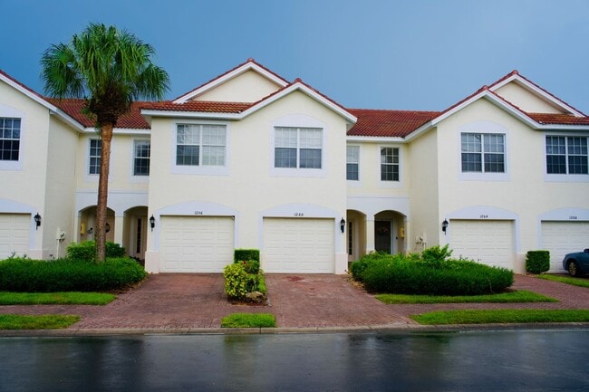 property at 1260 Oxford Ln