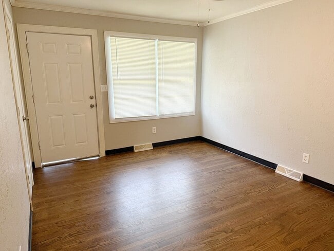 property at 1021-1021 S Appleton Ave