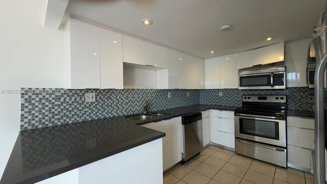 341 NW 109th Ave in Miami, FL - Building Photo - Building Photo