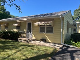 811 NW B St in Blue Springs, MO - Building Photo