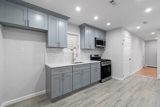 144 W 30th St in Bayonne, NJ - Foto de edificio - Building Photo