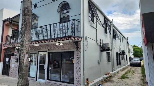 2272 SW 8th St in Miami, FL - Building Photo - Building Photo