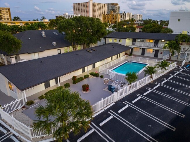 1020 N Riverside Dr in Pompano Beach, FL - Building Photo - Building Photo