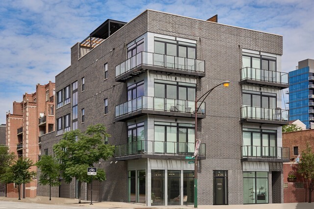 440 N Halsted St, Unit 03A in Chicago, IL - Building Photo