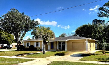 1585 Providence Blvd in Deltona, FL - Building Photo - Building Photo