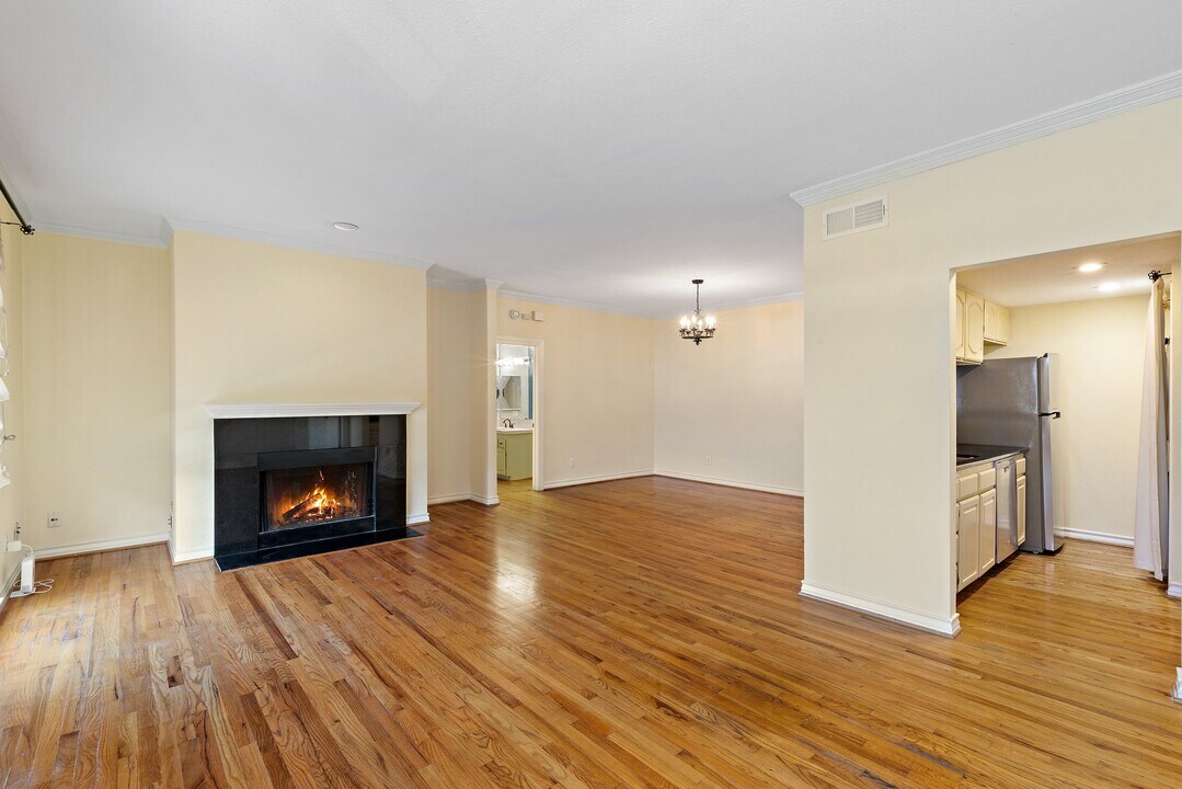 3208 Cole Ave, Unit 2302 in Dallas, TX - Building Photo
