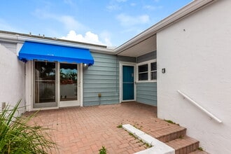 825 Waterside Ln in Bradenton, FL - Building Photo - Building Photo