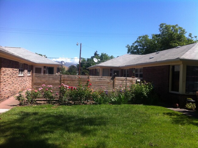 property at 903 W 10th St