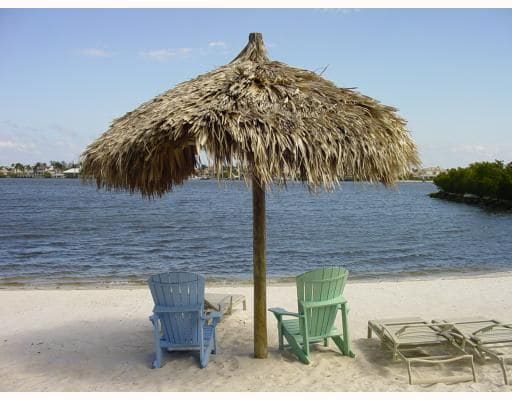 500 Scotia Dr in Hypoluxo, FL - Building Photo