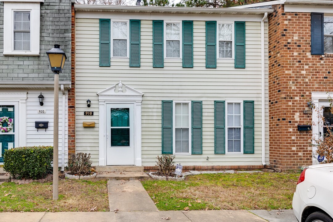 918 Hurtsborne Ct in Richmond, VA - Building Photo