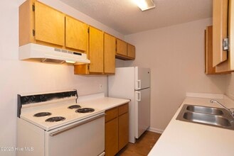 4105 Spirea Dr in Wilmington, NC - Building Photo - Building Photo