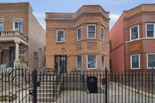 2911 W Belden Ave in Chicago, IL - Building Photo