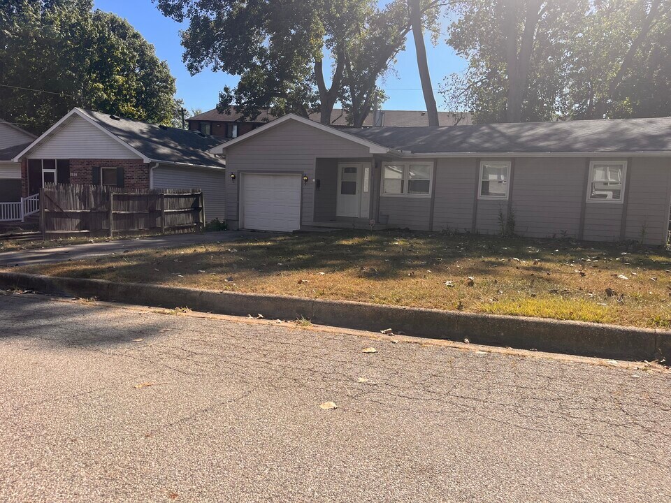 2829 E Wood St in Decatur, IL - Building Photo