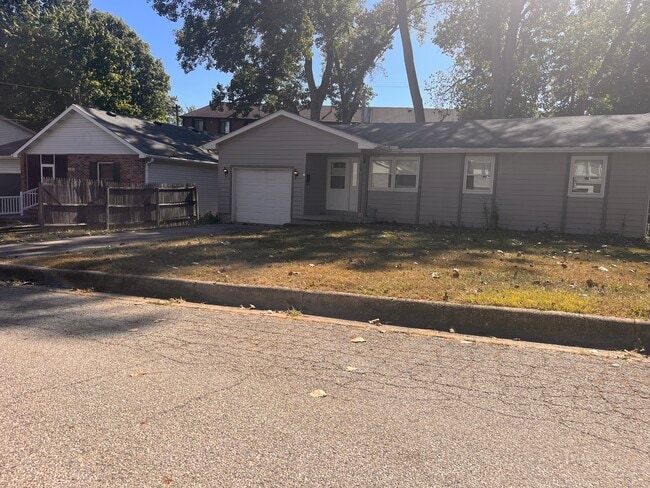 property at 2829 E Wood St