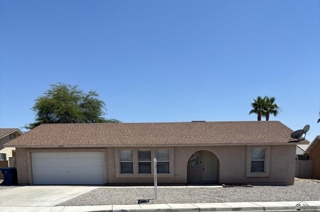 11269 E 27th St in Yuma, AZ - Building Photo