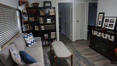 5210 43rd Terrace N in St. Petersburg, FL - Building Photo - Building Photo