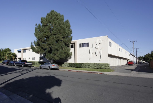 Stonegate Apartments in Tustin, CA - Foto de edificio - Building Photo