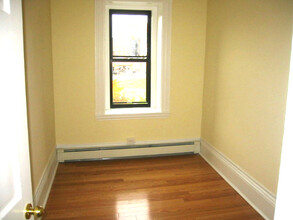 1109 Boylston St, Unit 5 in Boston, MA - Building Photo - Building Photo