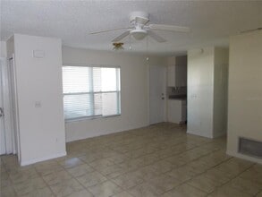 3250 Split Willow Dr in Orlando, FL - Building Photo - Building Photo