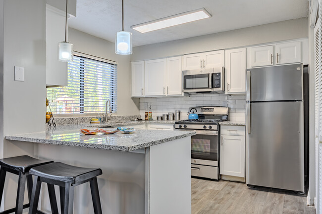 Chatsworth Apartments in Chamblee, GA - Building Photo - Interior Photo