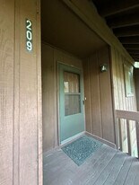 109 Kona Villa in Diamondhead, MS - Building Photo