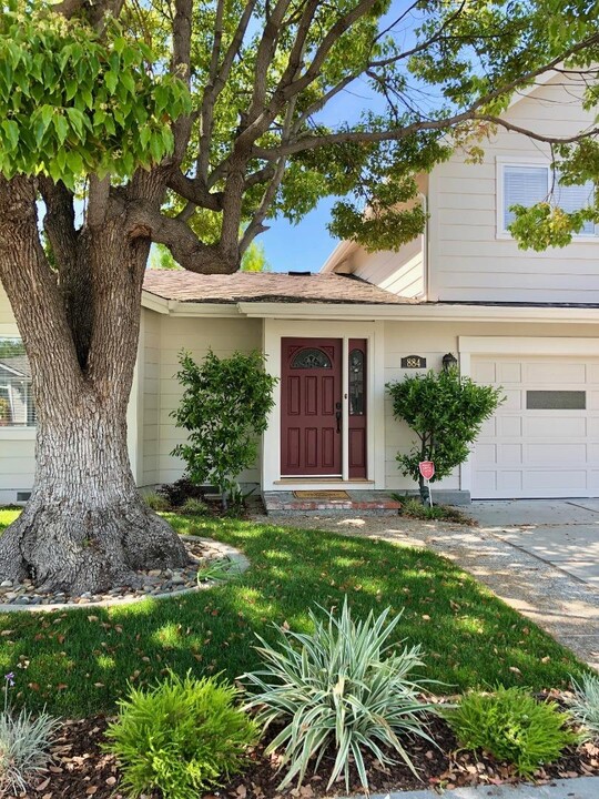 884 San Jude Ave in Palo Alto, CA - Foto de edificio