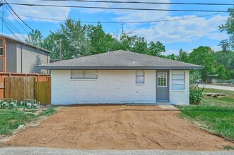 307 S Magnolia St in Tomball, TX - Building Photo - Building Photo