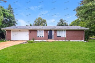 7020 Lakeside Hills Dr in Florissant, MO - Building Photo