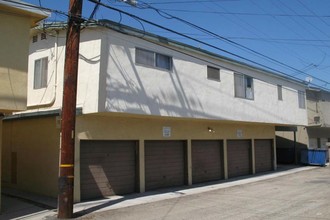 West Wind Apartments in Long Beach, CA - Building Photo - Building Photo